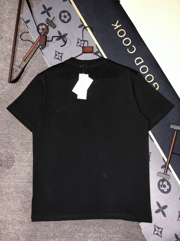 ブランドTシャツ全体デザイン